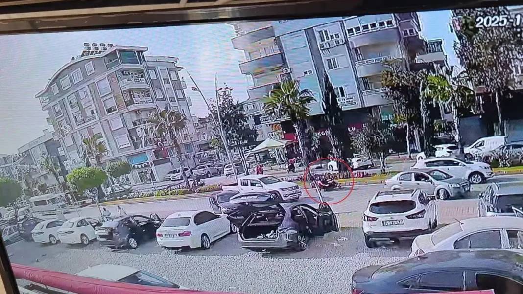 Manavgat’ta Motosikletin Metrelerce Sürüklendiği Kaza Yürekleri Ağza Getirdi! 5